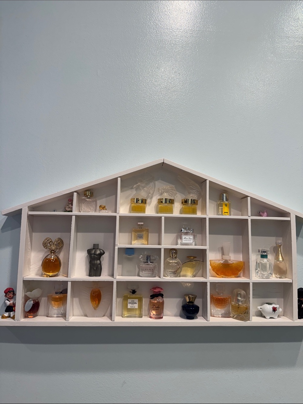 White House-Shaped Display Shelf for perfume tester without tester
